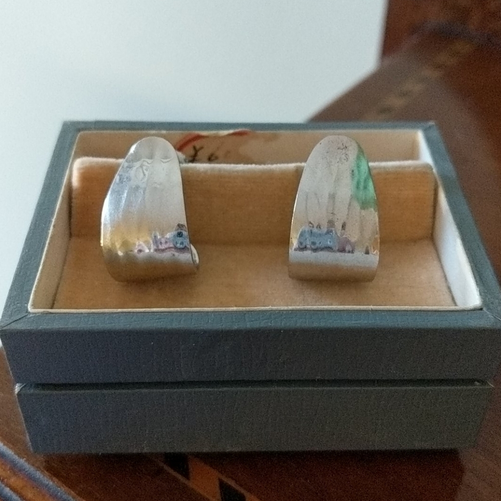 SALE 2/$6 Napier Clip On Earrings - Picture 1 of 5